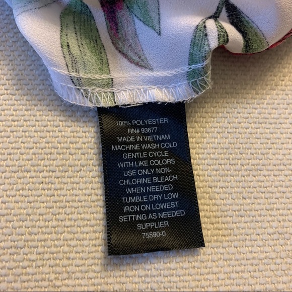 Worthington white and tropical flowers and leaves blouse size PL - Picture 6 of 7